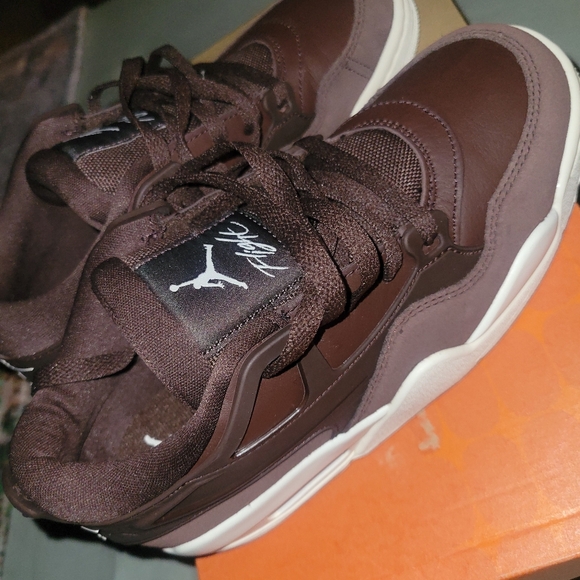 Jordan Women's Size 7 Sneakers - Picture 8 of 8